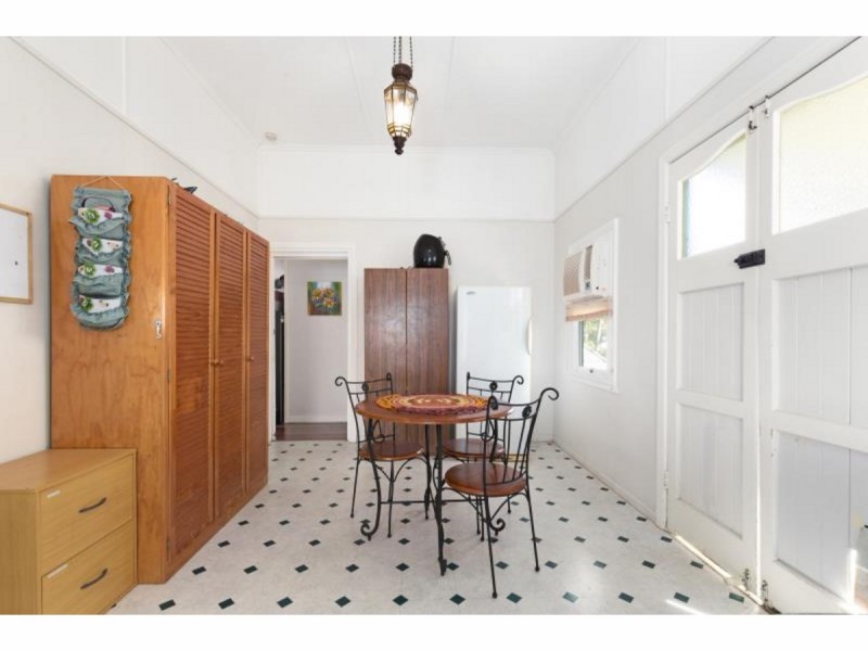 8 Brecknell Street, The Range QLD 4700